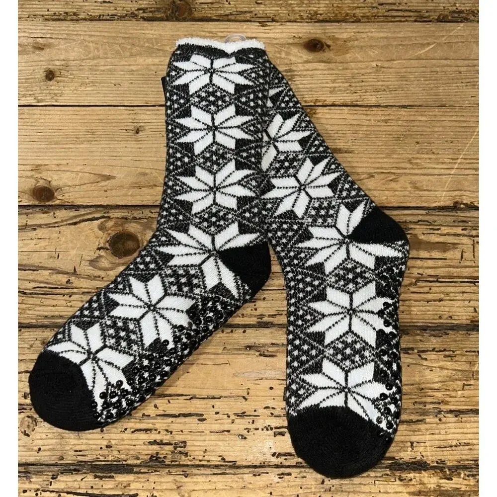 Cuddl Duds Womens Size 4-10 Black/White Snowflakes Double Layer Lounge Socks NWT